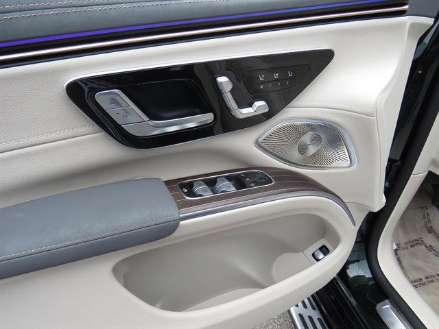 Certified 2023 Mercedes-Benz EQS 580 4MATIC SUV w/ Exclusive Trim Package image 8