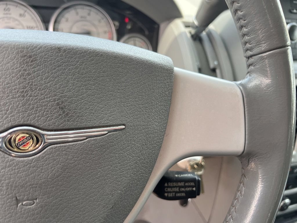 Used 2010 Chrysler Town & Country Touring FWD image 45