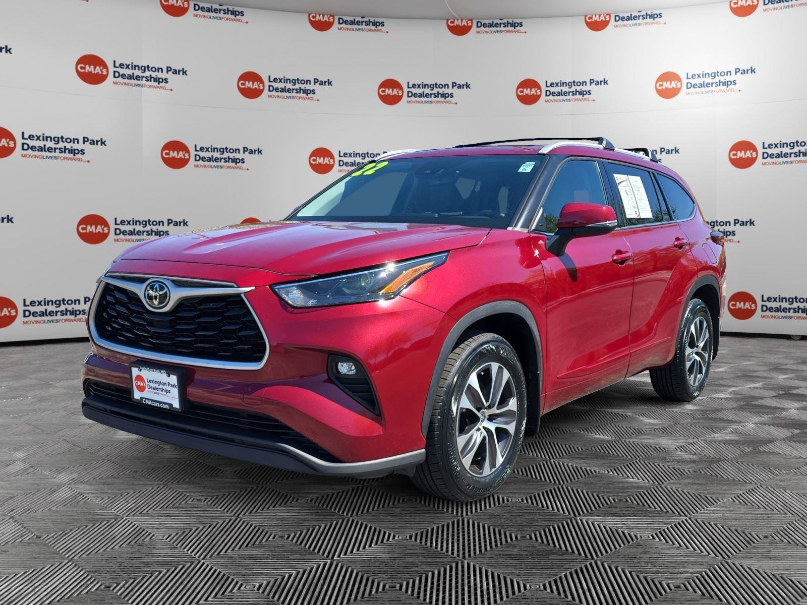 Used 2022 Toyota Highlander XLE image 3