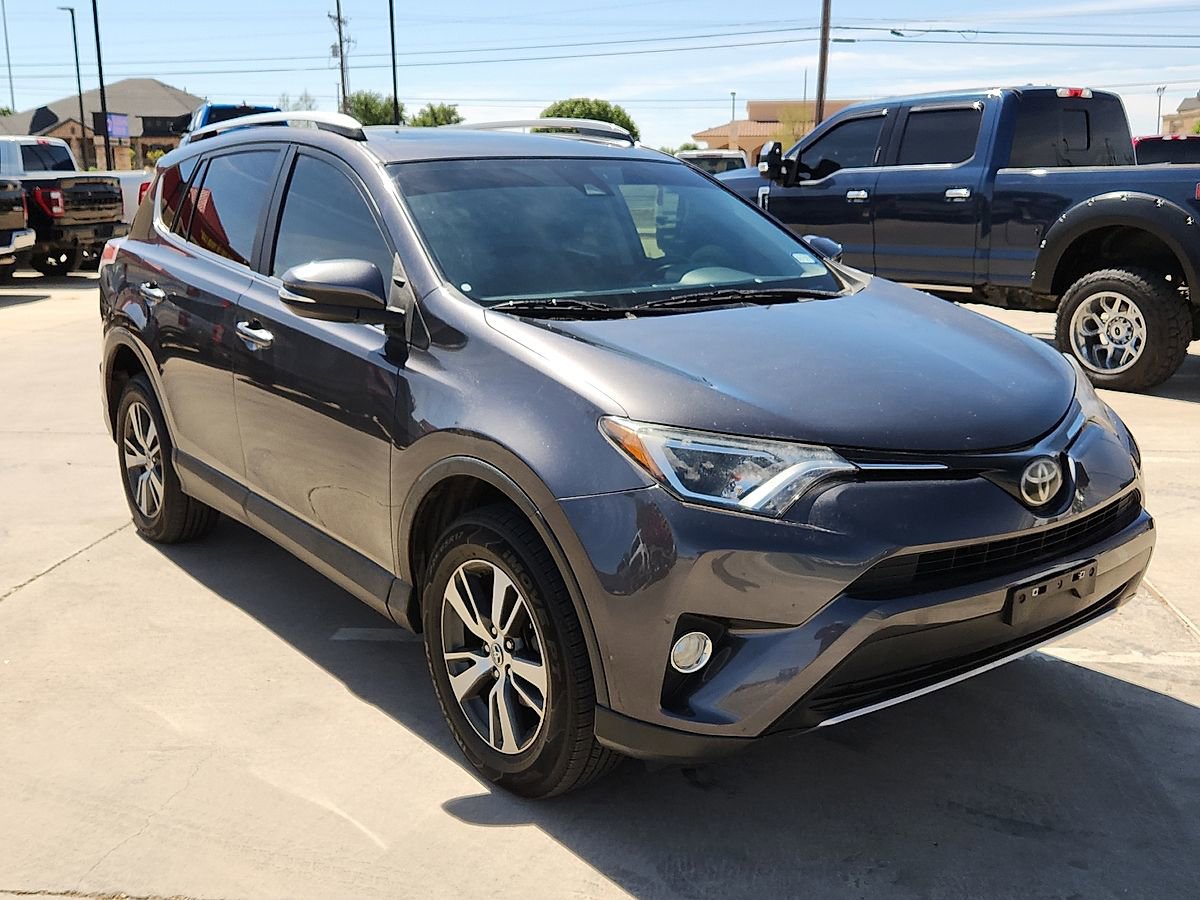 Used 2018 Toyota RAV4 XLE AWD/4WD image 4
