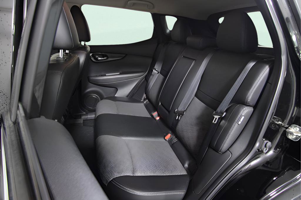 Used 2022 Nissan Rogue Sport SV w/ Technology Package image 14