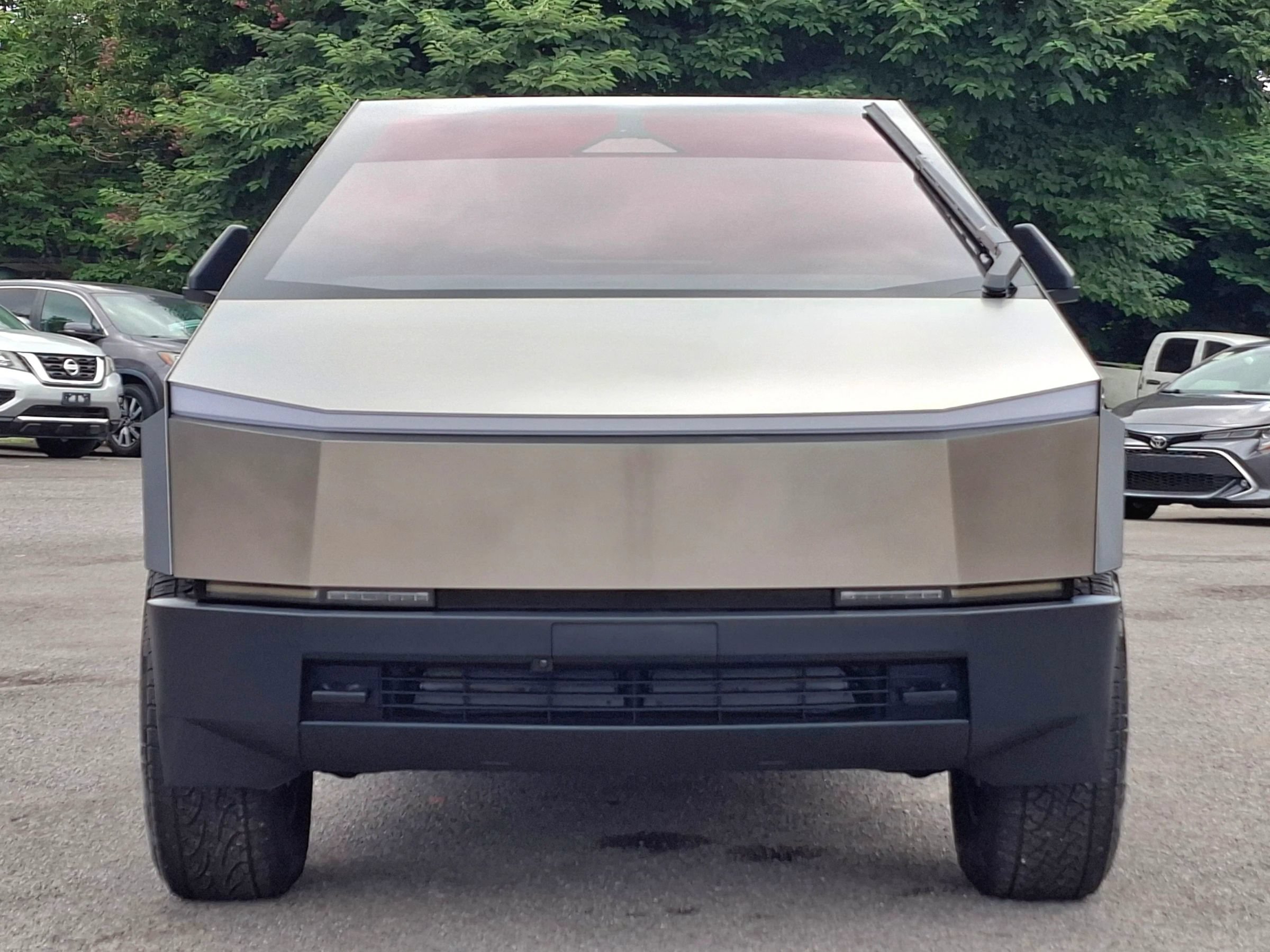 Used 2025 Tesla Cybertruck AWD Crew Cab image 2