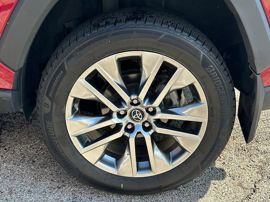 Certified 2019 Toyota RAV4 Limited AWD/4WD image 27