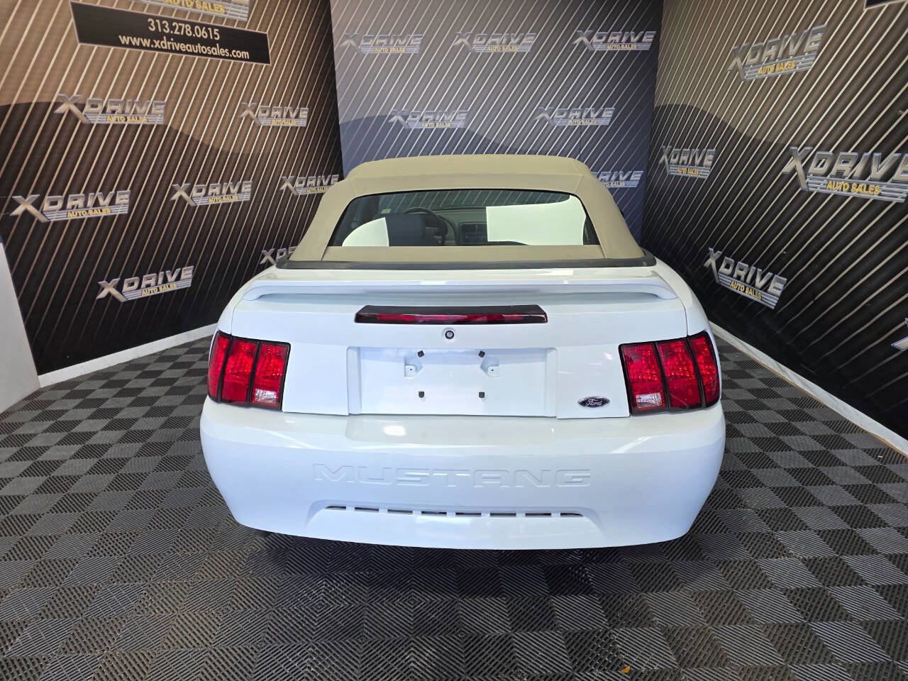 Used 2000 Ford Mustang Base 2dr Convertible RWD image 15