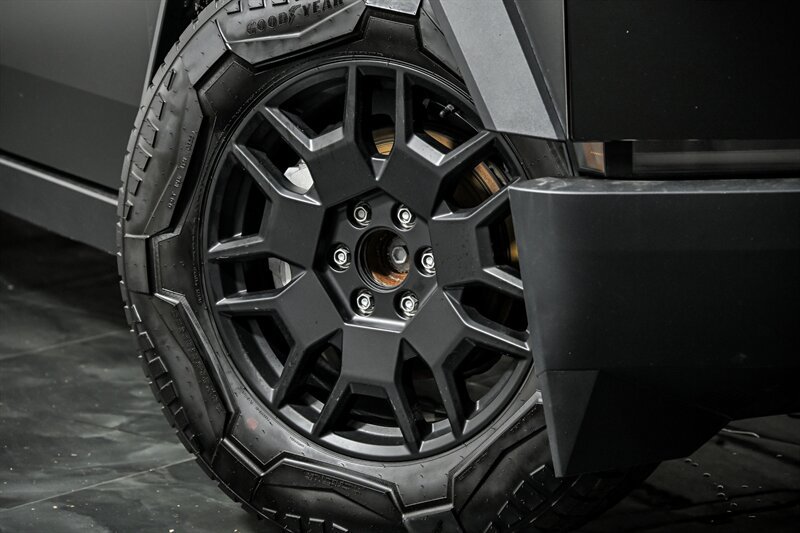 Used 2024 Tesla Cybertruck AWD Crew Cab image 3