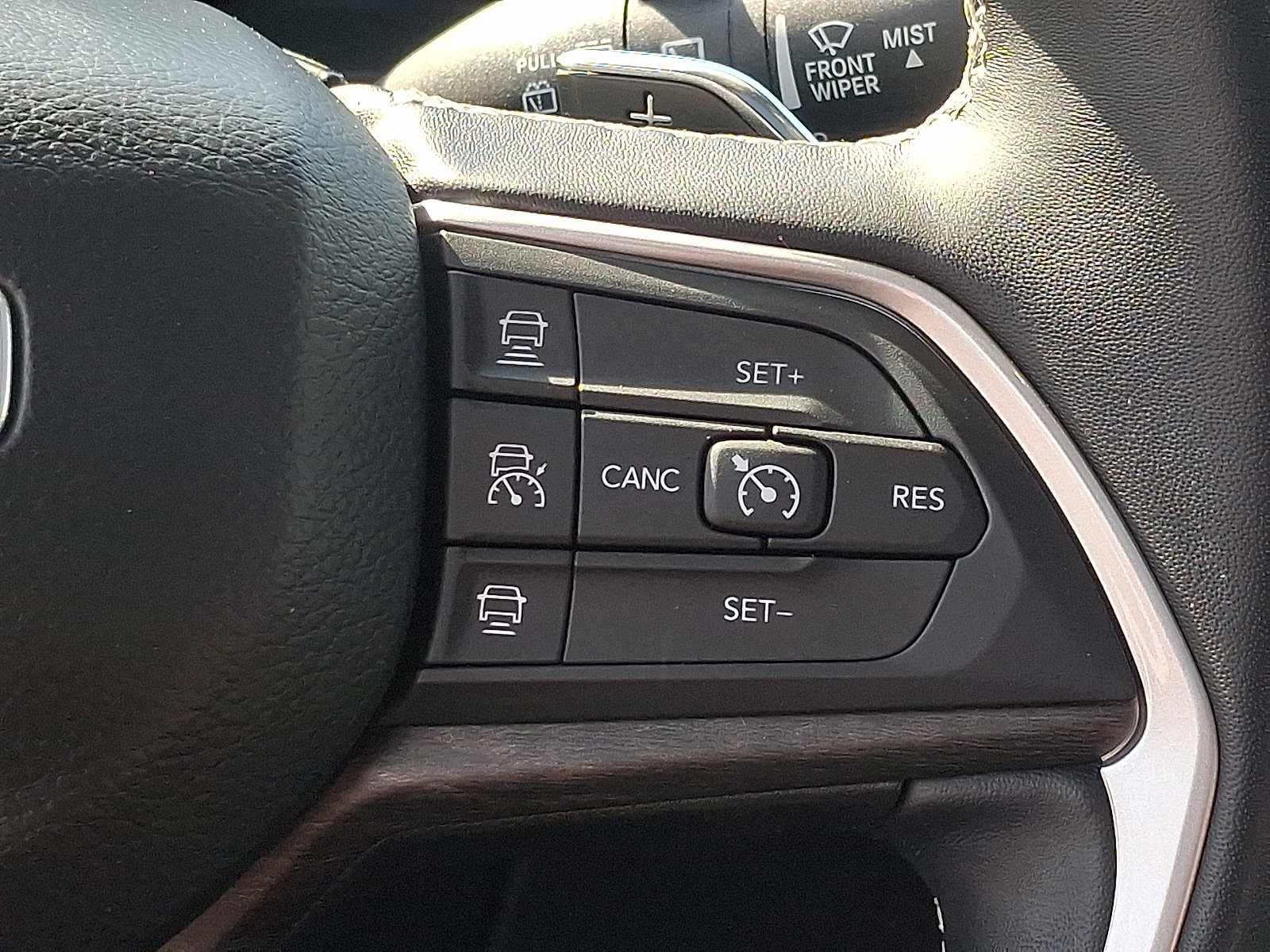 Used 2022 Jeep Grand Cherokee L Limited AWD/4WD image 22