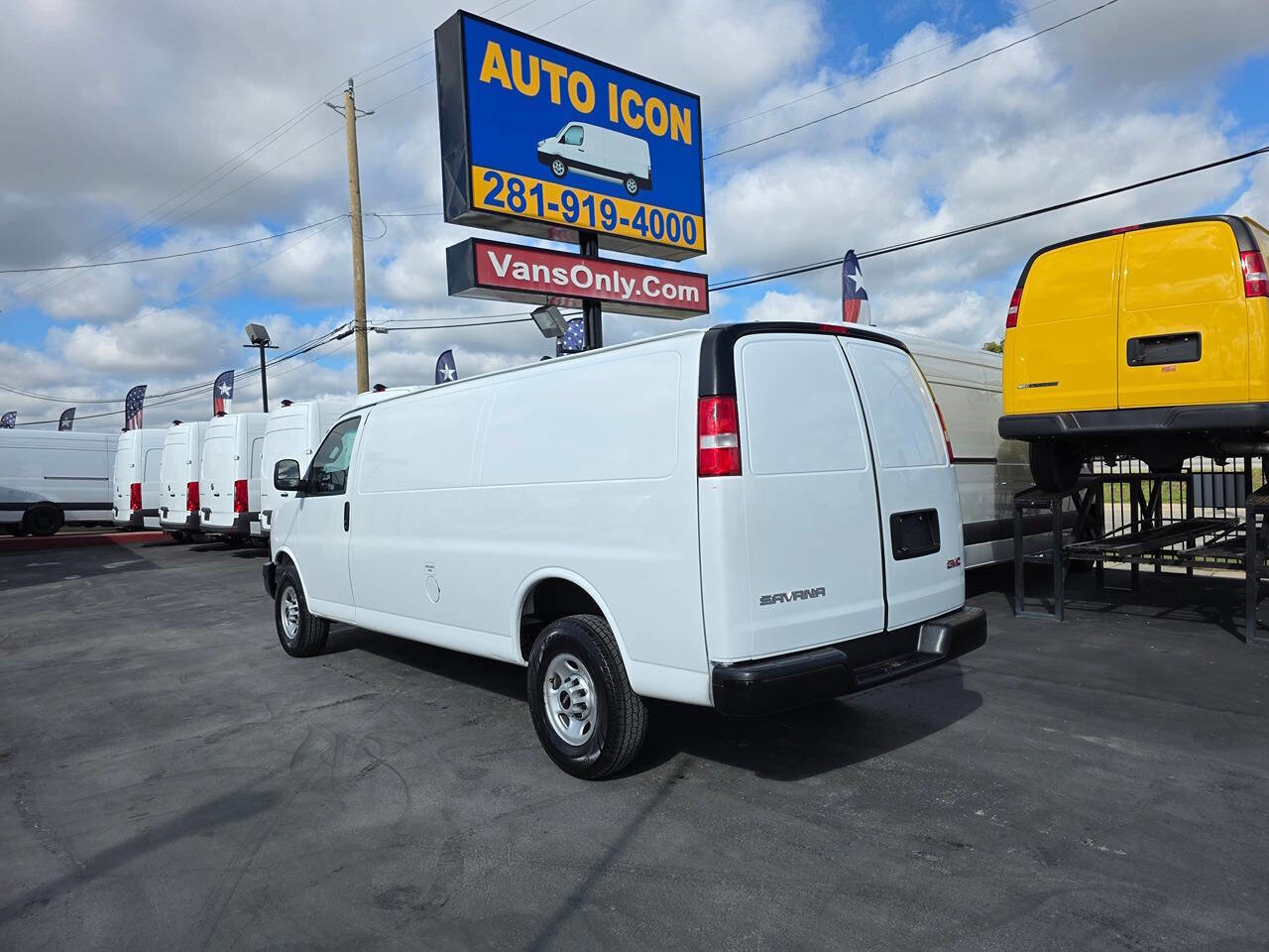 Used 2023 GMC Savana 2500 Extended w/ Driver Convenience Package image 2