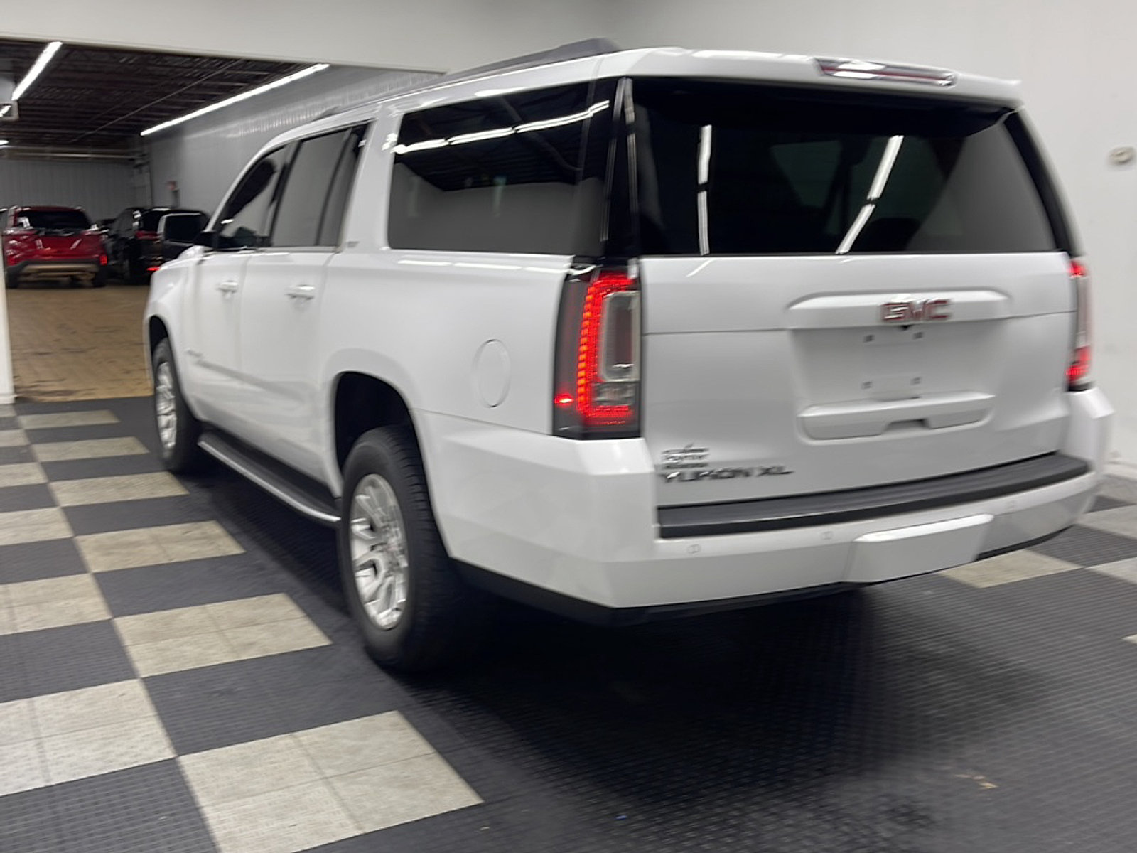 Used 2020 GMC Yukon XL SLT w/ Open Road Package AWD/4WD image 16