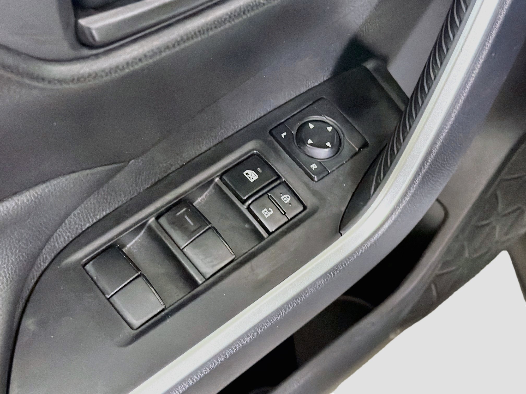 Used 2025 Toyota RAV4 LE FWD image 15