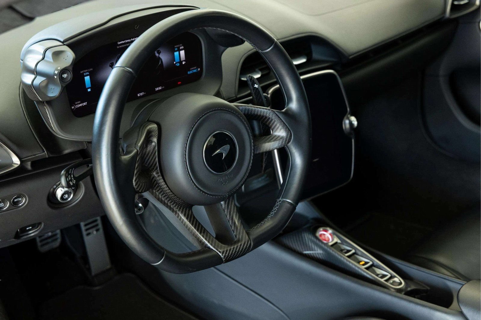 Used 2023 McLaren Artura RWD image 20