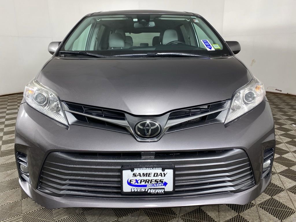 Used 2018 Toyota Sienna XLE w/ XLE Navigation Package image 11