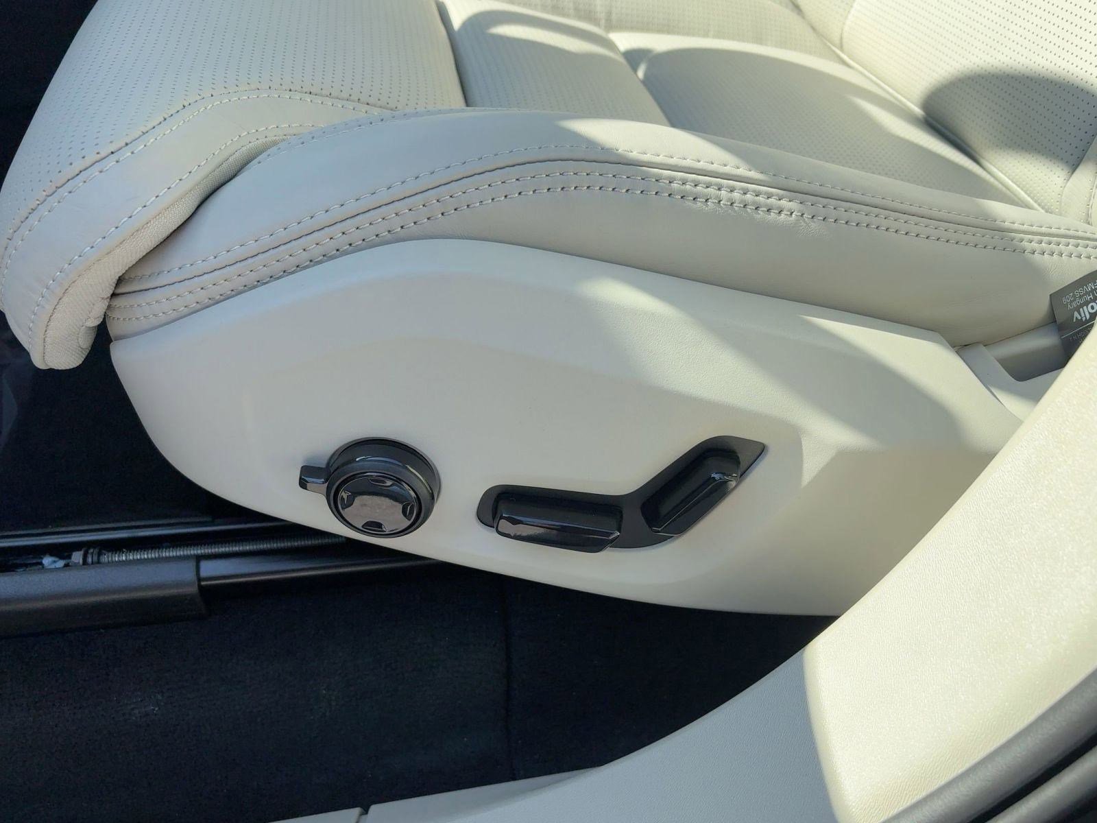 New 2026 Volvo XC90 B6 Ultra w/ Protection Package image 14