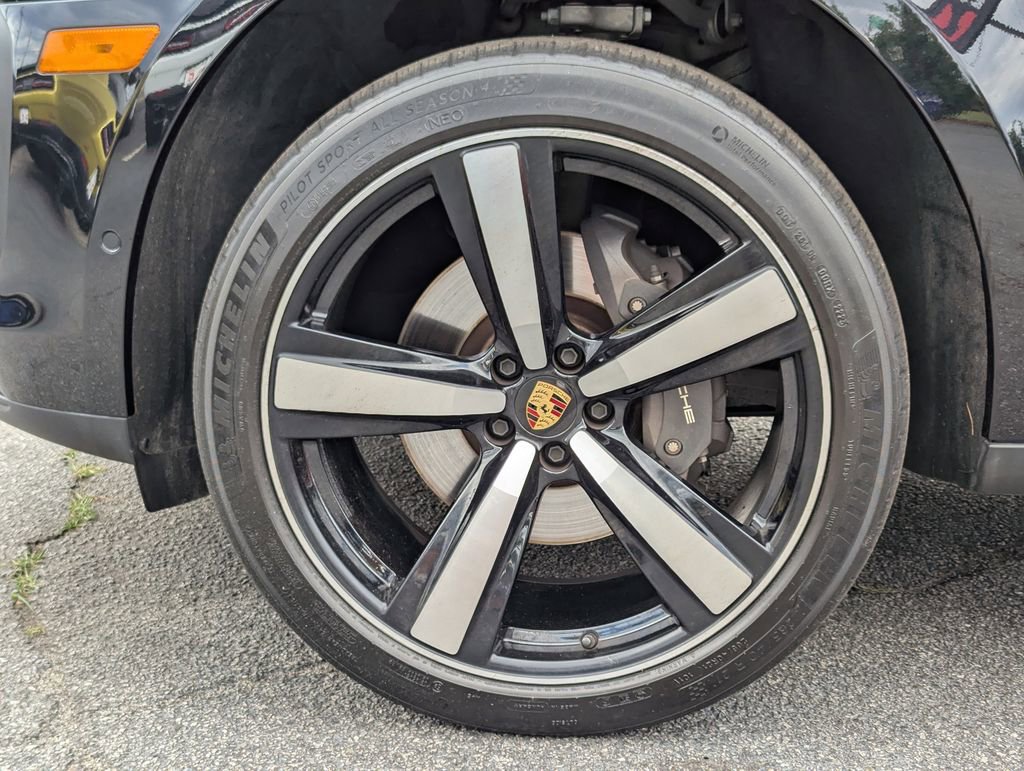 Used 2024 Porsche Macan Turbo image 9