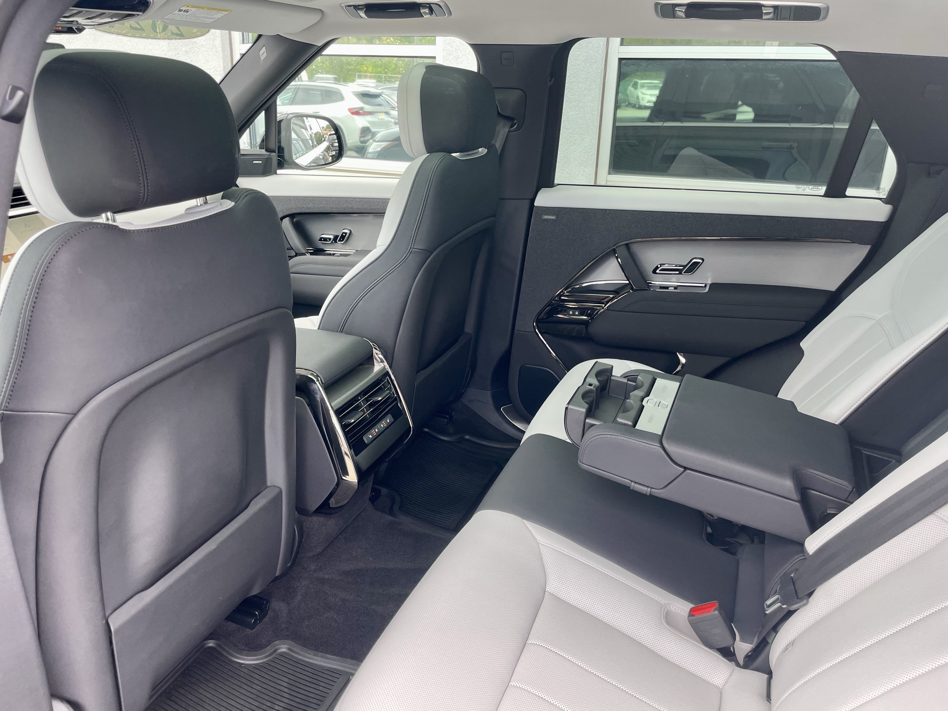 Used 2024 Land Rover Range Rover Sport SE AWD/4WD image 30