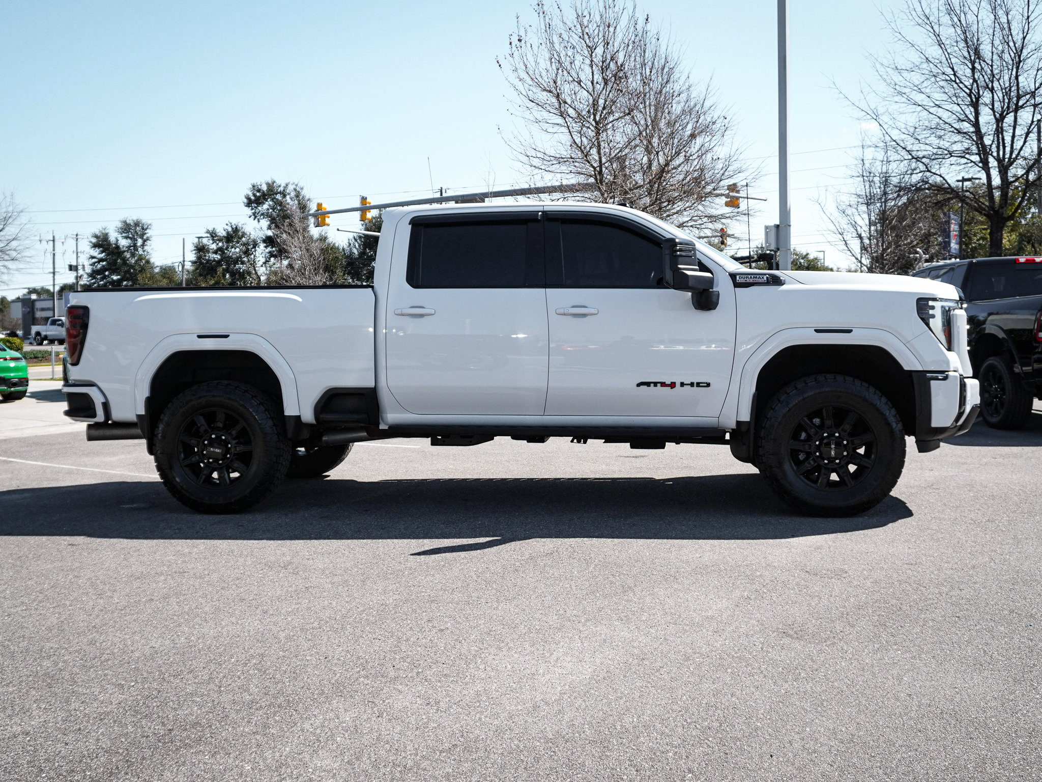 Used 2024 GMC Sierra 2500 AT4 image 11