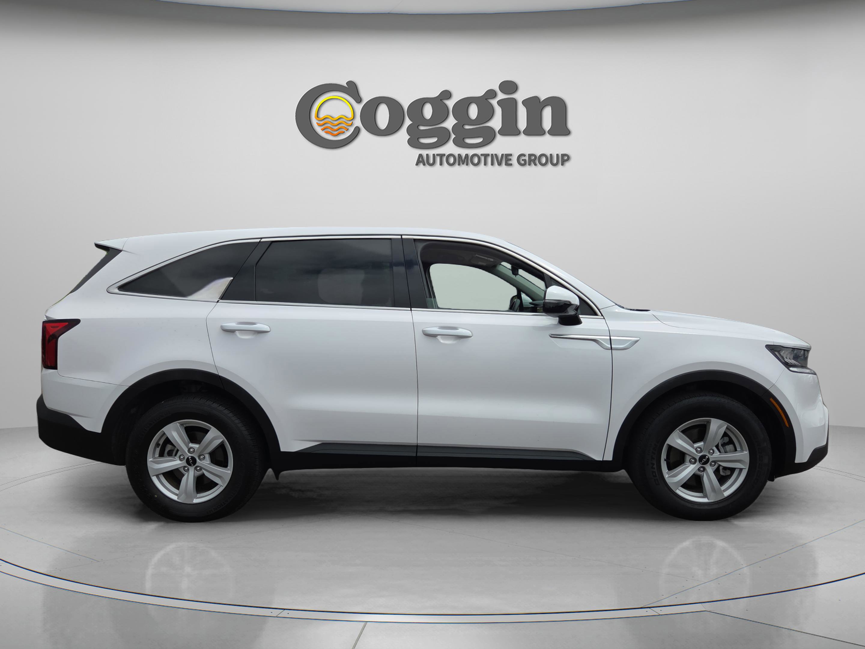 Used 2023 Kia Sorento LX image 6