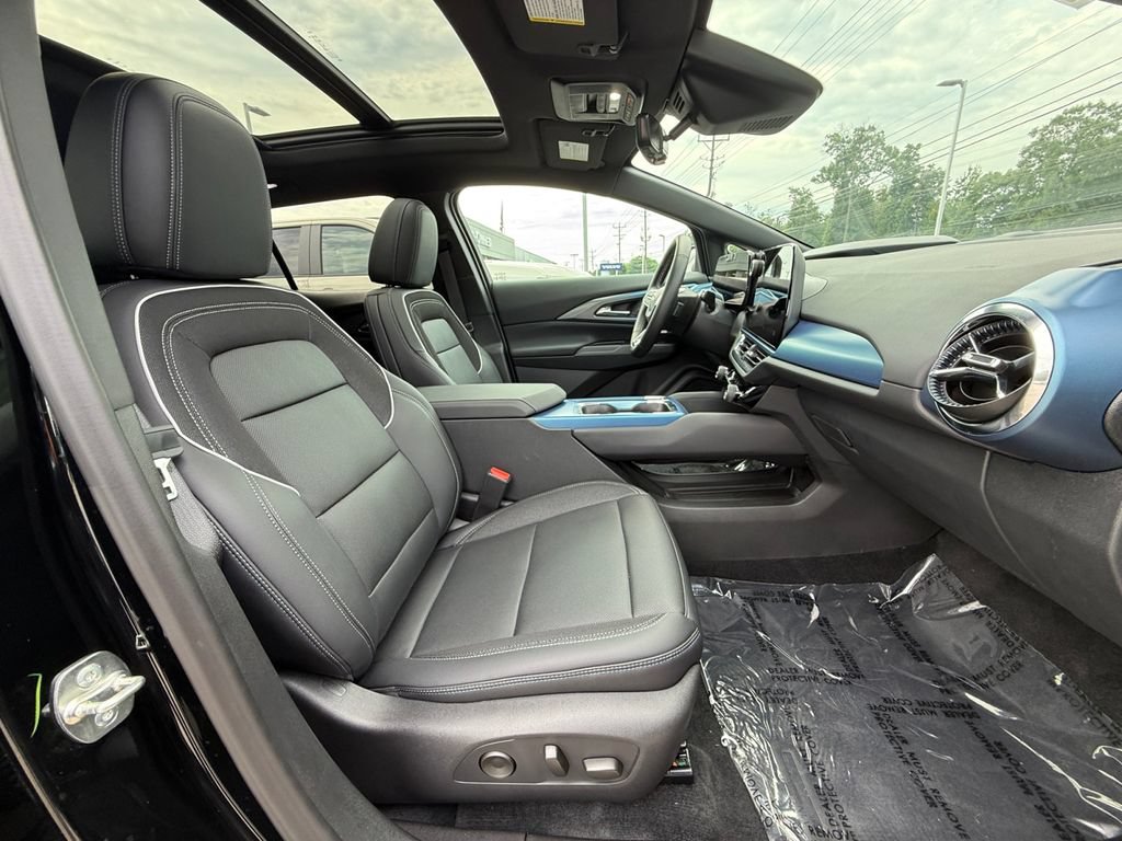 New 2026 Chevrolet Equinox EV LT w/ Convenience Package II FWD image 28
