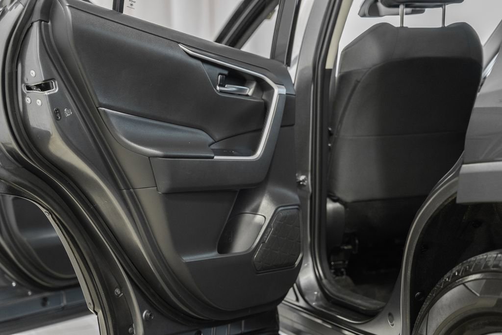 Used 2022 Toyota RAV4 XLE image 31