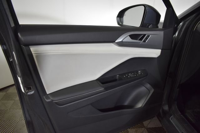 Used 2025 Volkswagen Taos SE AWD/4WD image 7
