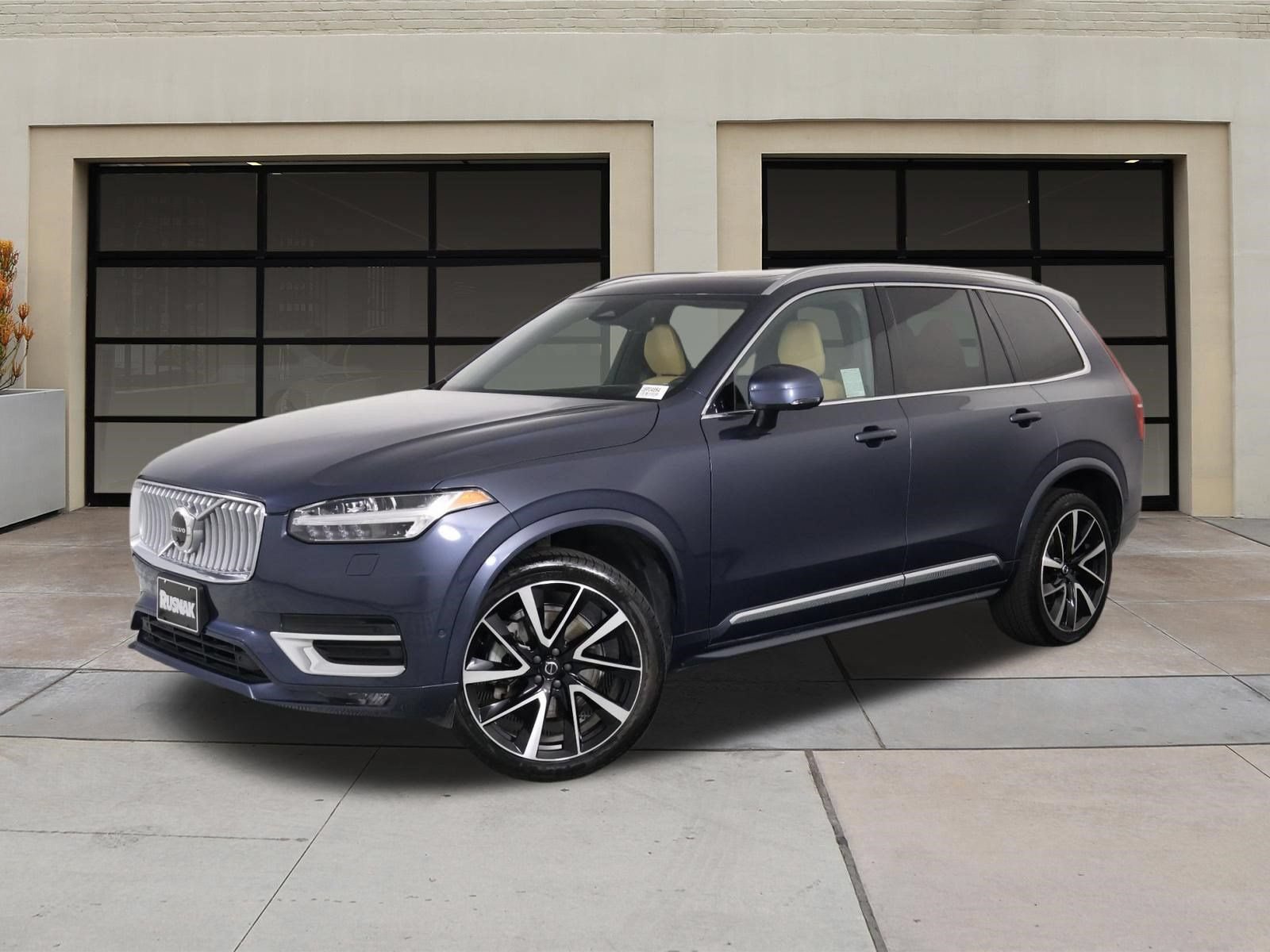 Used 2024 Volvo XC90 B6 Ultimate w/ Lounge Package AWD/4WD image 3