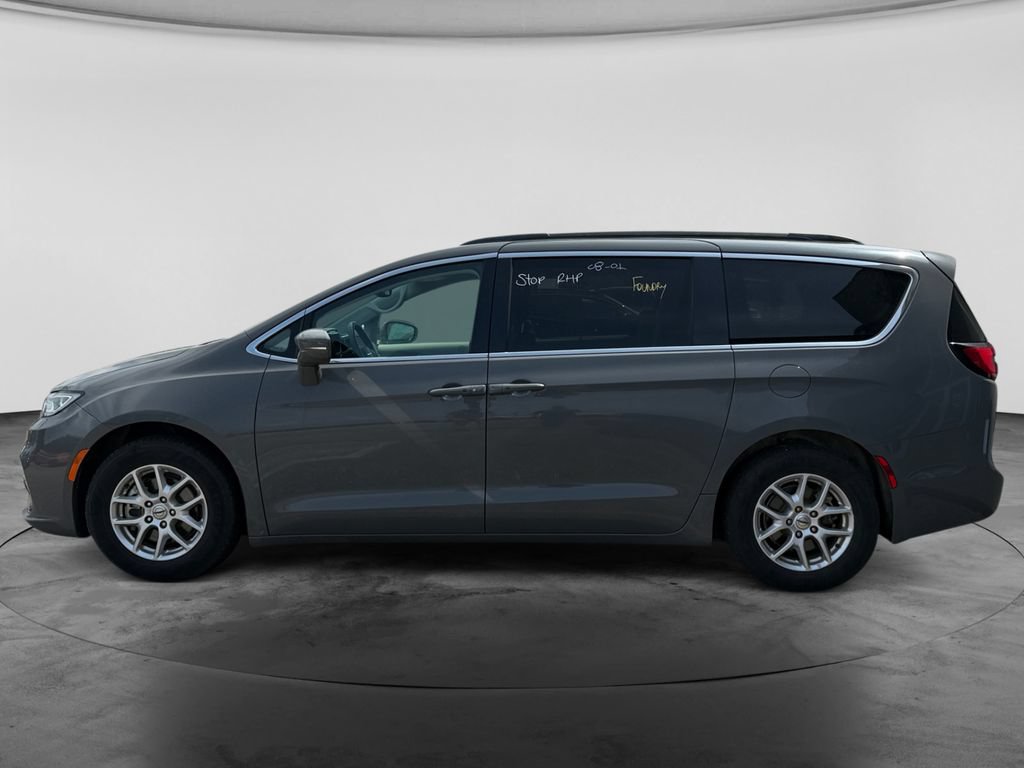 Used 2022 Chrysler Pacifica Touring-L FWD image 5