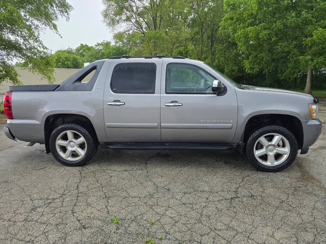 Used 2007 Chevrolet Avalanche LTZ w/ LTZ Preferred Equipment Group AWD/4WD image 5