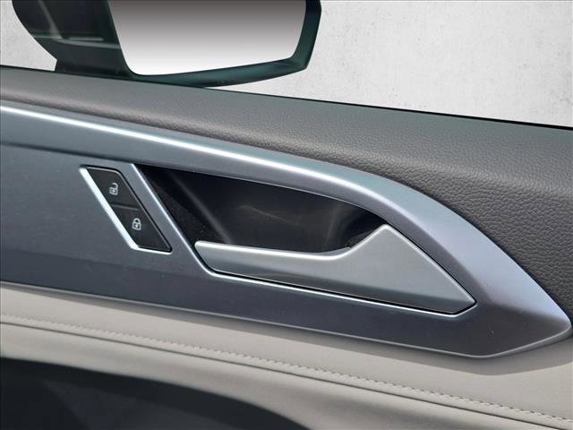 Used 2025 Volkswagen Taos SE image 22