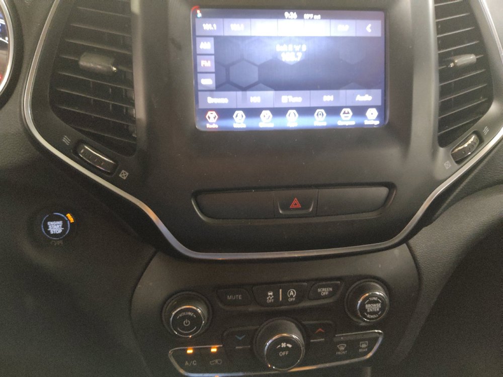 Used 2019 Jeep Cherokee Latitude Plus FWD image 25