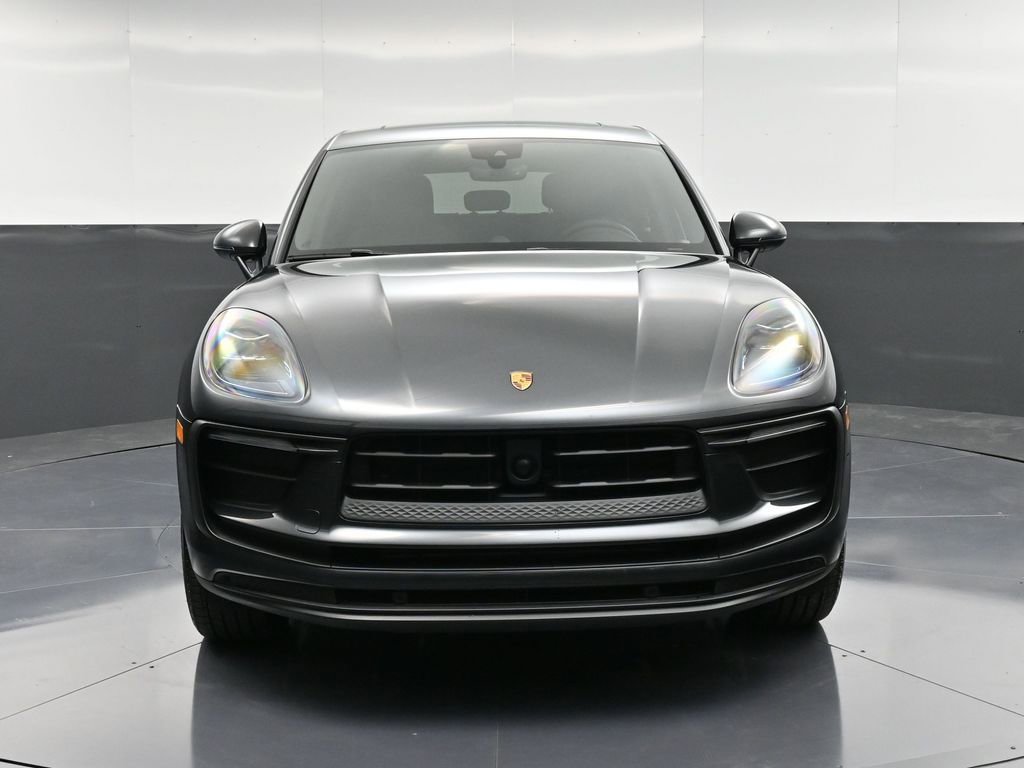 Certified 2025 Porsche Macan AWD/4WD image 11