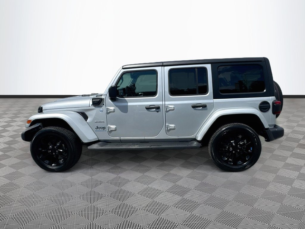Used 2023 Jeep Wrangler Unlimited Sahara w/ Cold Weather Group AWD/4WD image 9