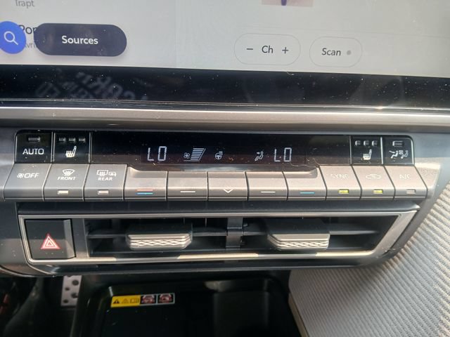 Used 2025 Toyota Camry SE w/ Multimedia Upgrade Package FWD image 27