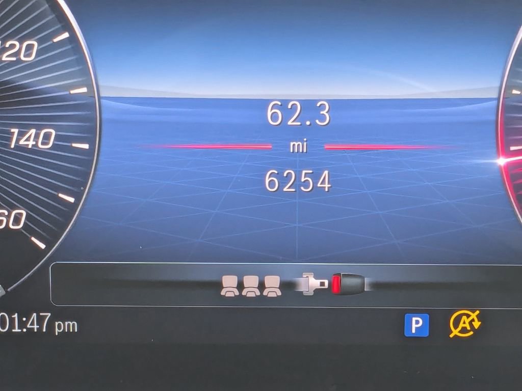 Used 2024 Mercedes-Benz GLB 250 4MATIC image 14