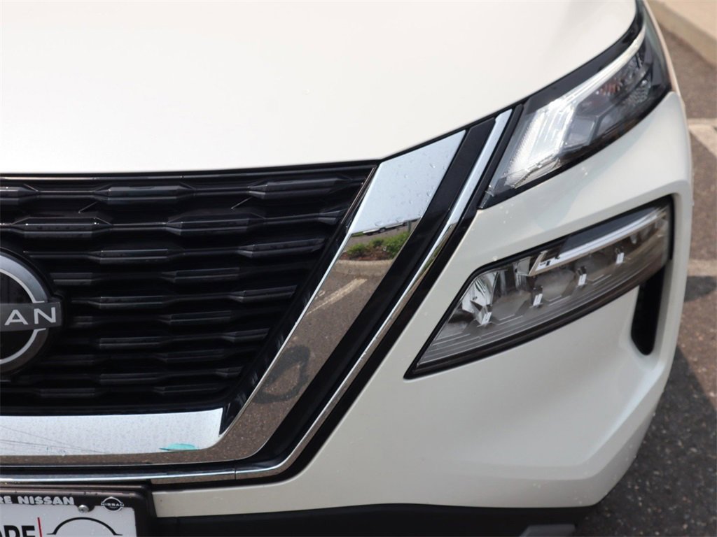 Certified 2022 Nissan Rogue SV image 13