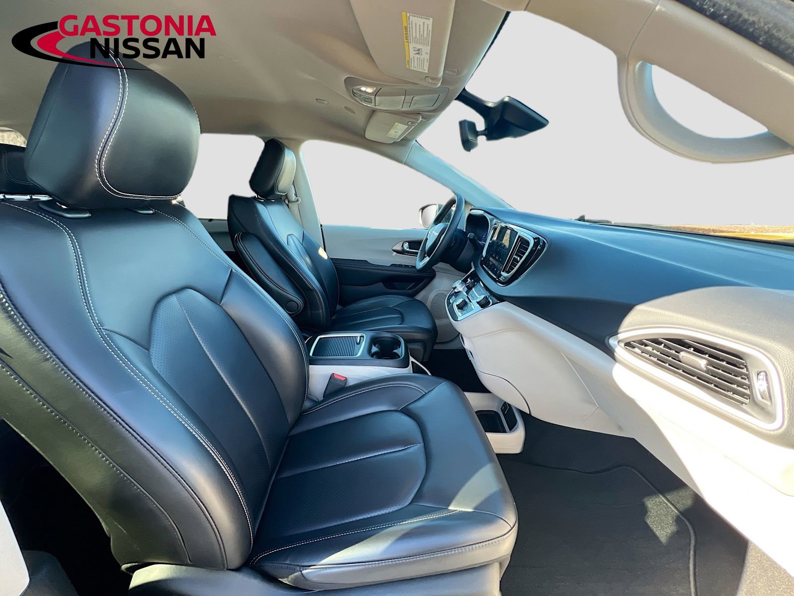 Used 2023 Chrysler Pacifica Touring-L image 36