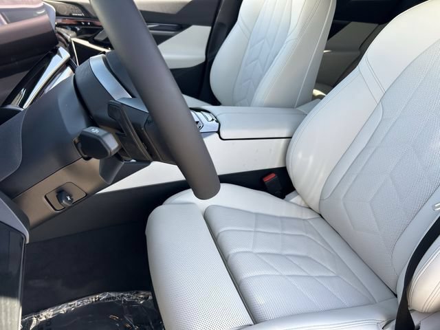 New 2026 BMW 550e xDrive w/ Premium Package AWD/4WD image 20