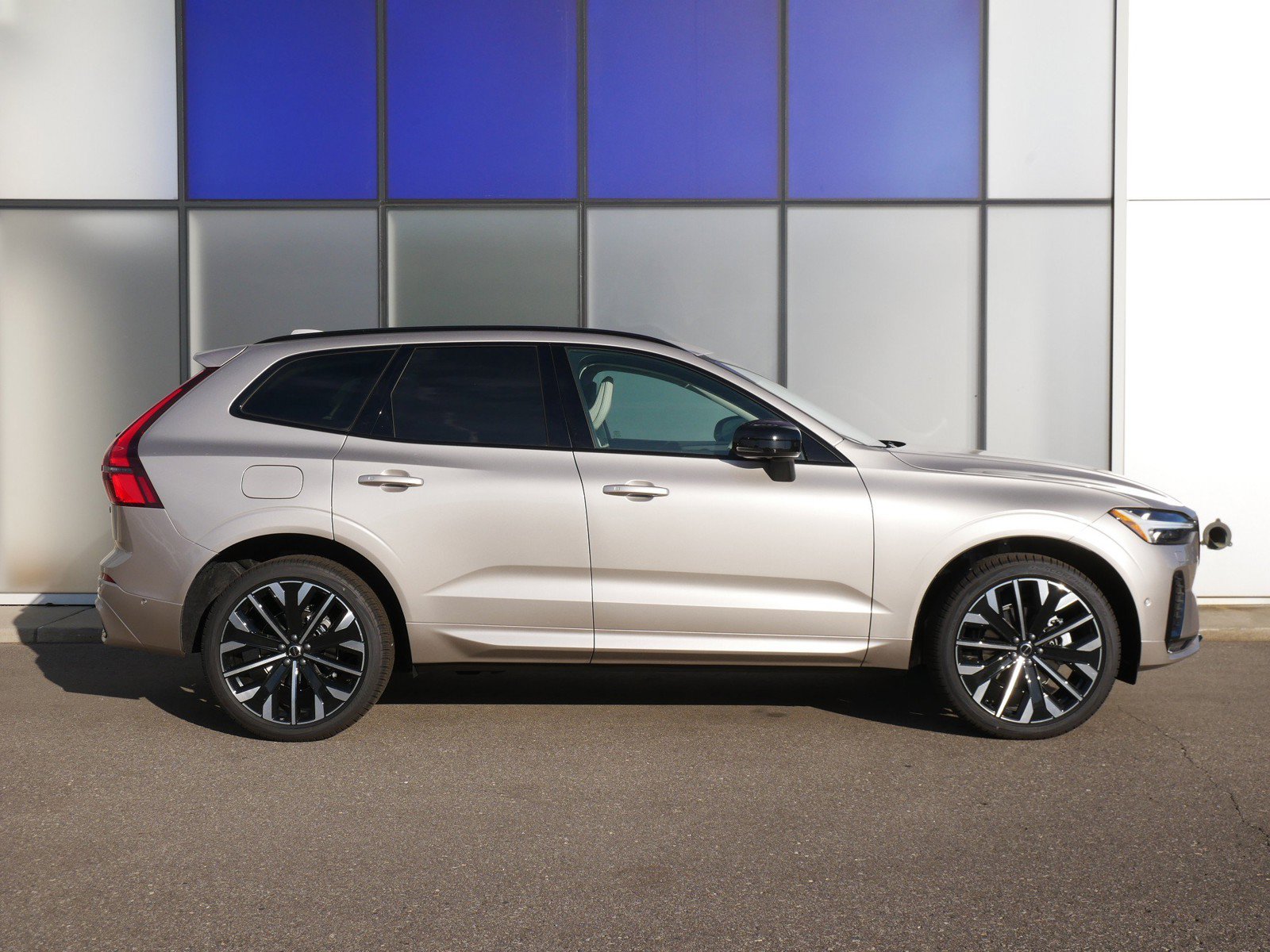 New 2027 Volvo XC60 B5 Ultra AWD/4WD image 2