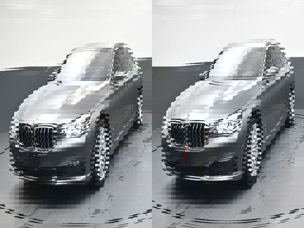 Used 2018 BMW 740i RWD image 8