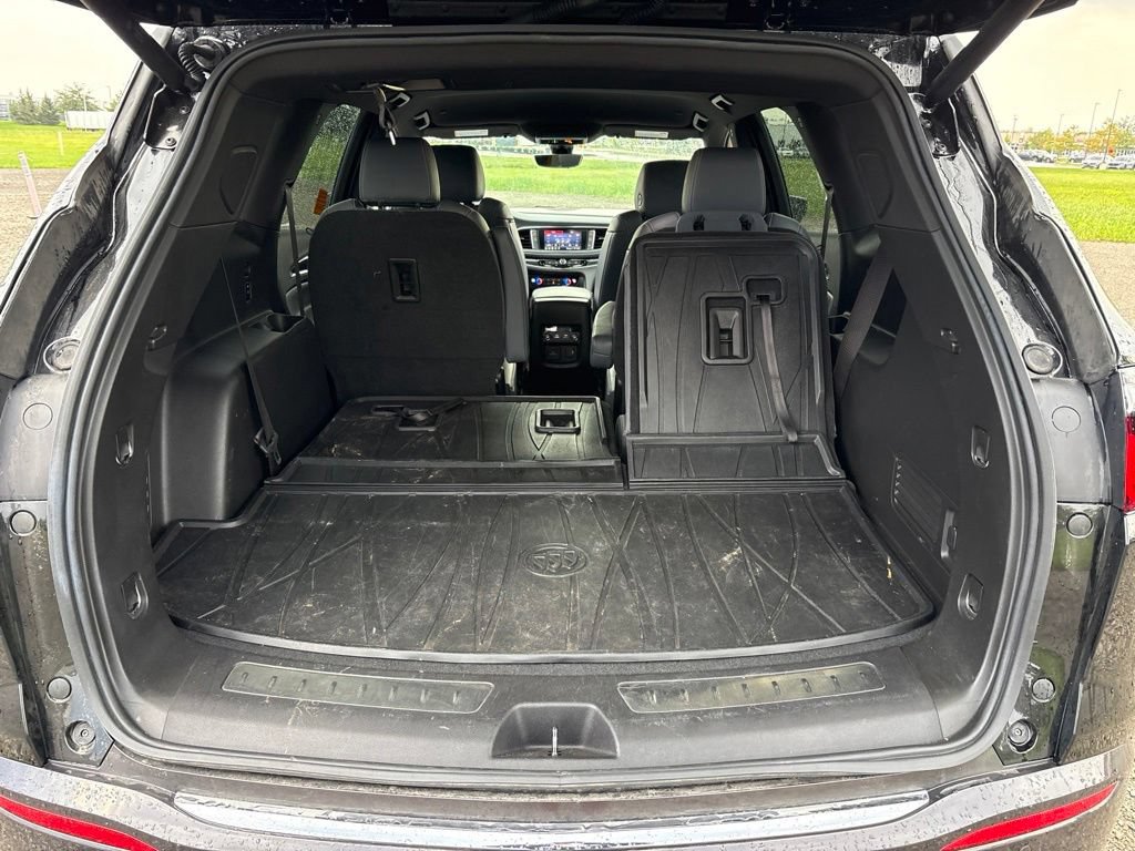 Used 2024 Buick Enclave Essence w/ Sound and Sites Package AWD/4WD image 9