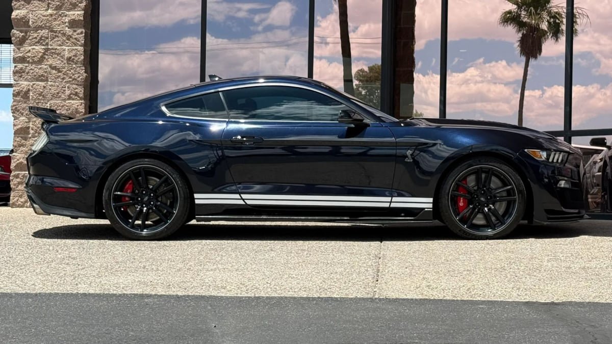Used 2021 Ford Mustang Shelby GT500 w/ Technology Package RWD image 15