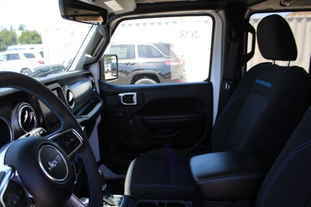 Used 2023 Jeep Wrangler Unlimited Rubicon 4xe w/ Cold Weather Group AWD/4WD image 46