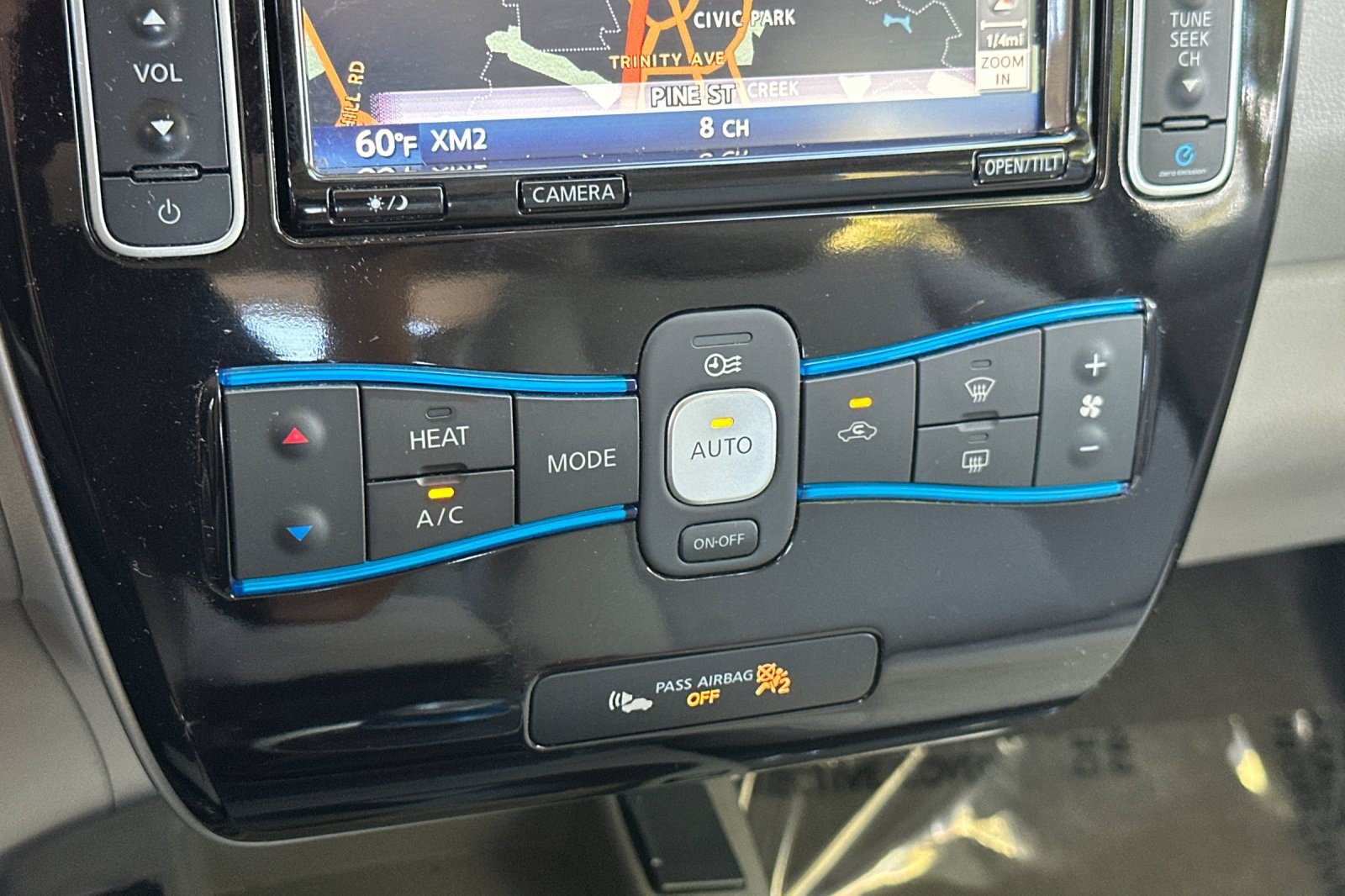Used 2013 Nissan Leaf SV w/ LED & Quick Charge Pkg FWD image 17