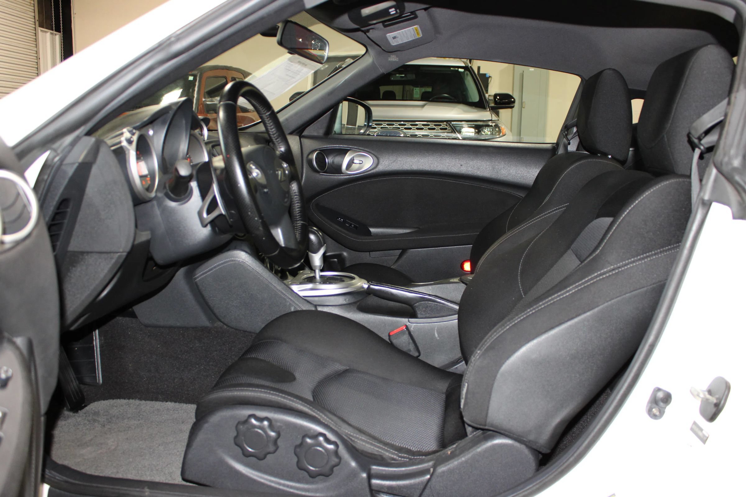 Used 2011 Nissan 370Z Coupe RWD image 9