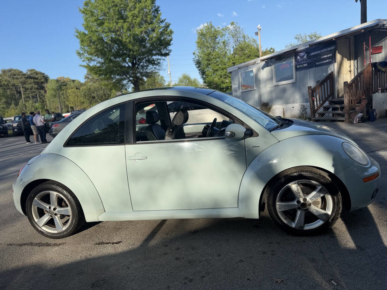 Used 2010 Volkswagen Beetle Coupe image 4