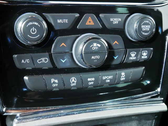 Used 2019 Jeep Grand Cherokee Limited w/ Luxury Group II AWD/4WD image 30