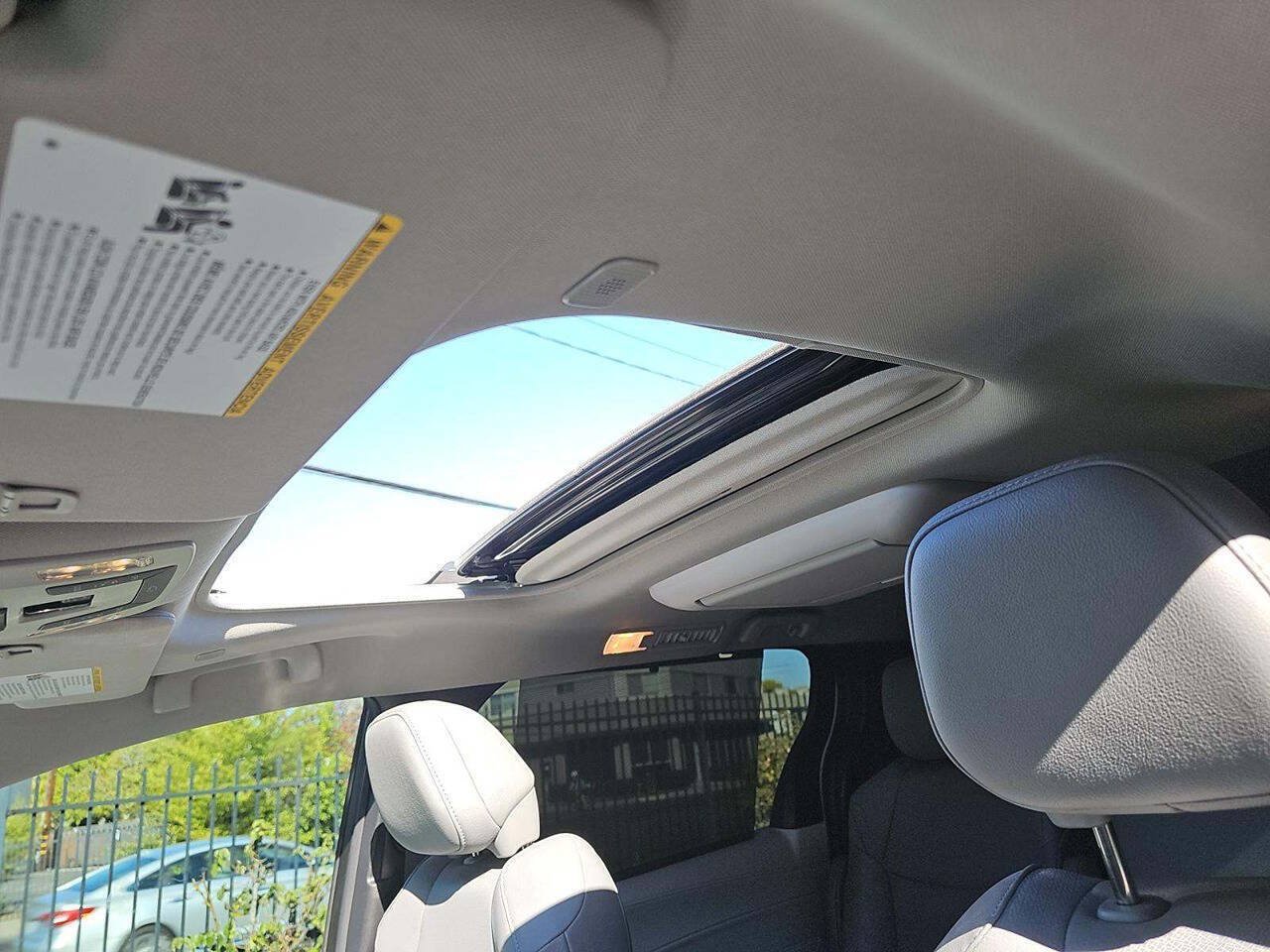 Used 2025 Toyota Sienna XLE w/ XLE Plus Package FWD image 19