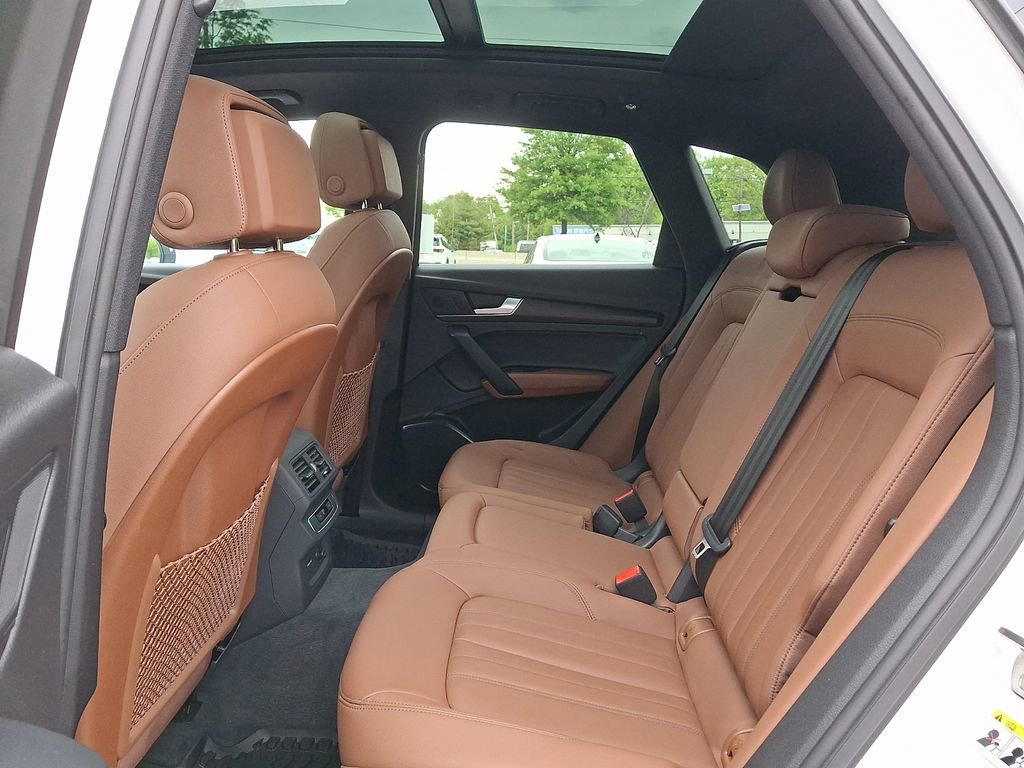 Used 2023 Audi Q5 2.0T Premium w/ Convenience Package AWD/4WD image 16
