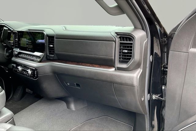 Used 2025 GMC Sierra 1500 SLT AWD/4WD image 18