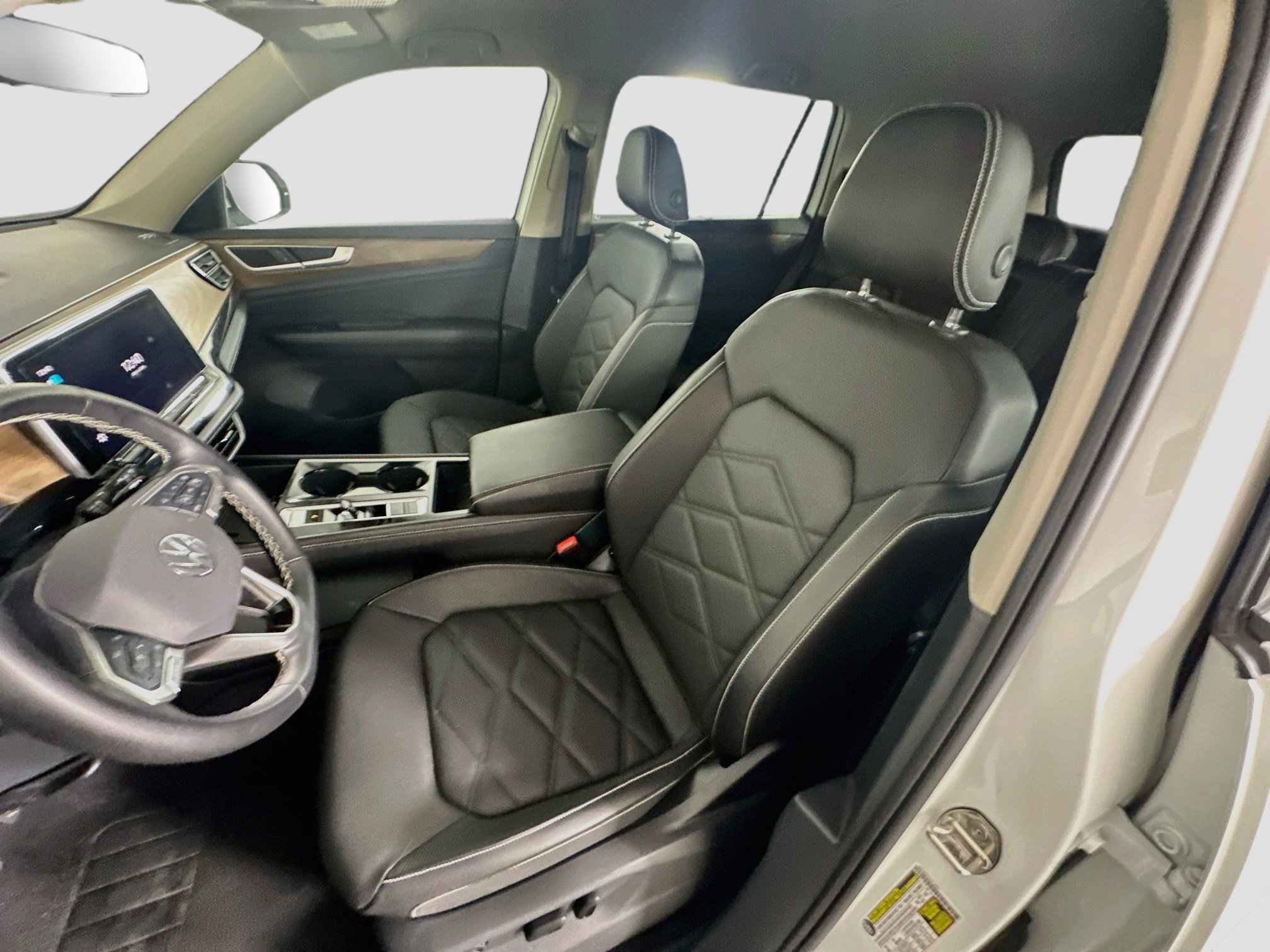 Used 2025 Volkswagen Atlas SE FWD image 13