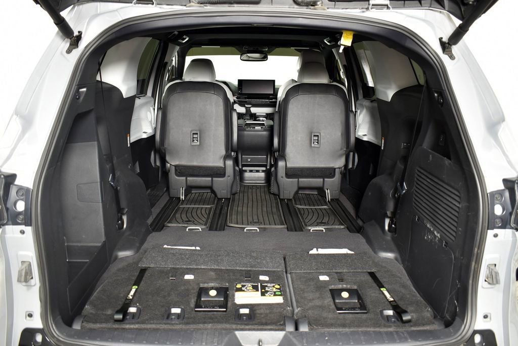Used 2025 Toyota Sienna XSE w/ XSE Plus Package image 26