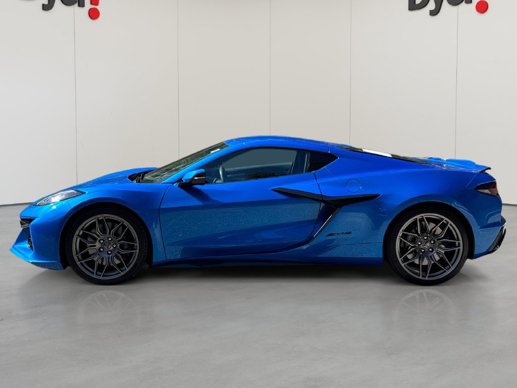 Used 2025 Chevrolet Corvette Z06 RWD image 2